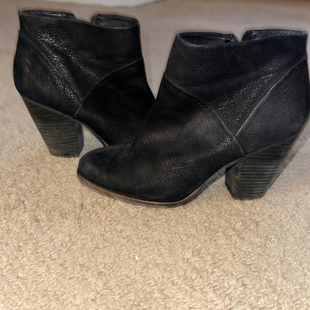 Adorable Vince Camuto Leather Boots sz7.5